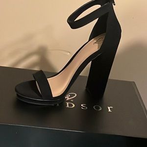 Windsor heels size 5.5 brand new. Didn’t fit.